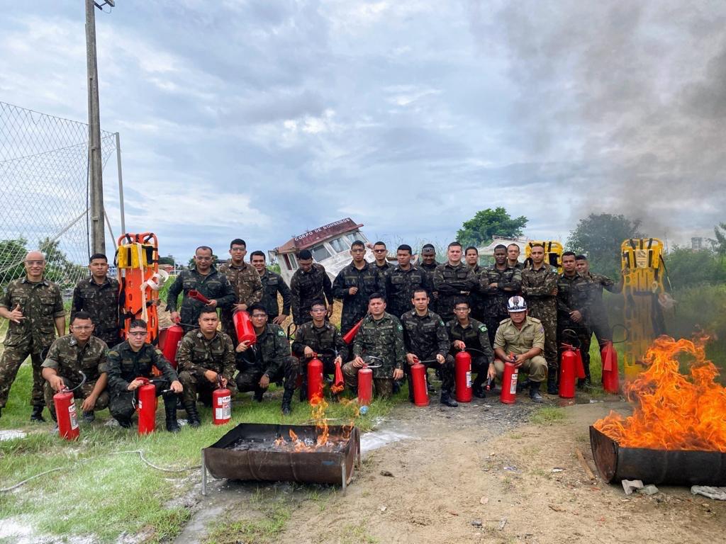 Equipe de combate a incêndio